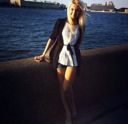 Интимное свидание с блядью Полина (22 лет)