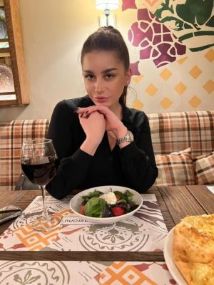Алиса, 25 лет — минет в машине