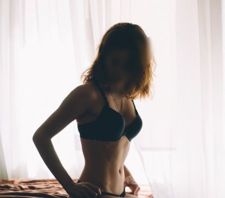 Арина, 22 лет — эротический массаж пениса