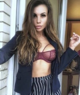 Жанна, 32 лет — минет в машине