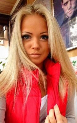Зняти повію онлайн можна від 300 грн. за год